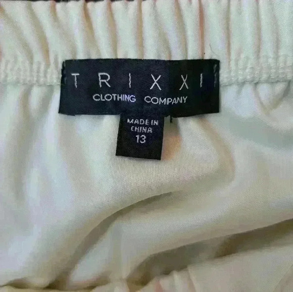 Trixxi sz 13 juniors, Ivory knot Front Dress - Picture 4 of 8